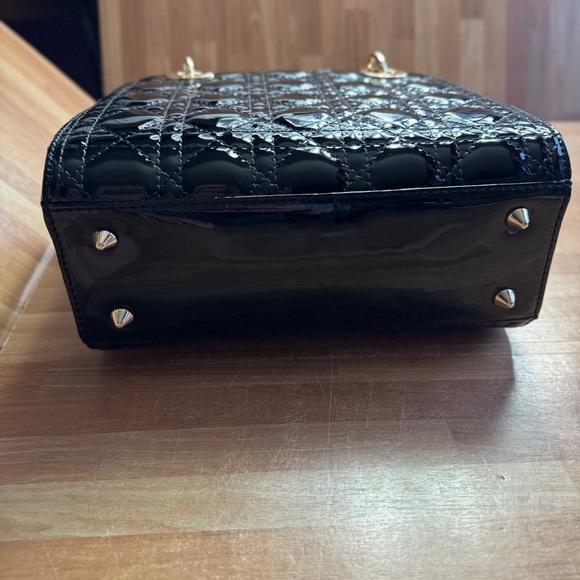 Black shiny purse with optional strap new in box - Picture 14 of 16